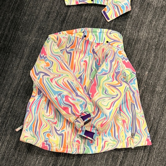 Colorful Swirl Patterned ski Jacket - Picture 5 of 7
